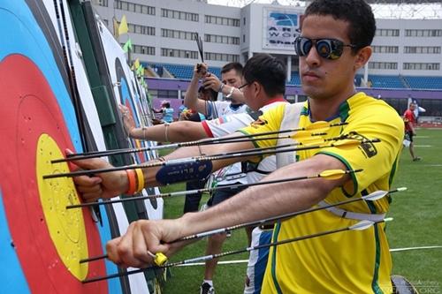 Bernardo Oliveira foi o melhor atleta brasileiro na etapa, mas acabou eliminado nas oitavas de final / Foto: worldarchery.org